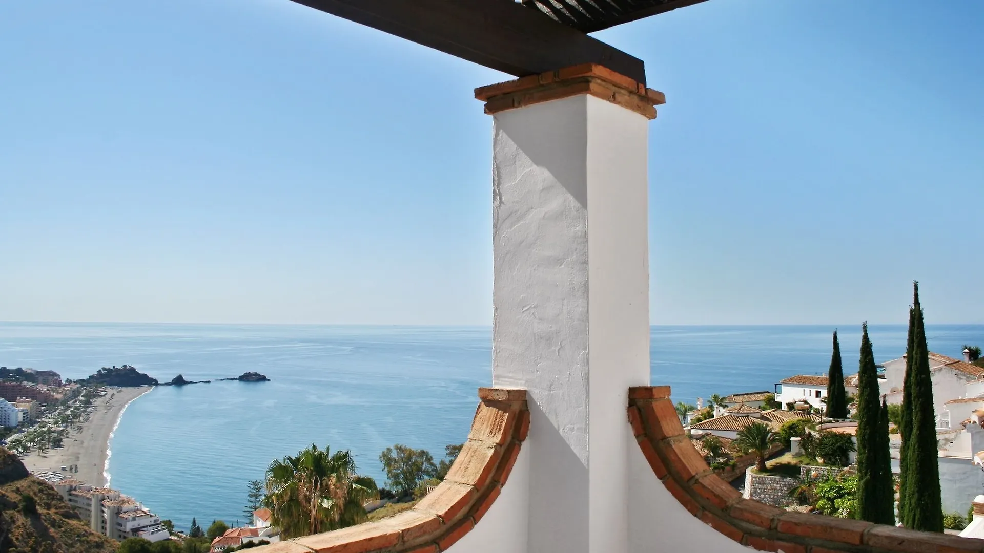Mirador De Proa A Gorgeous, 4-Bedroom House In Sunny Almunecar With A Apartment